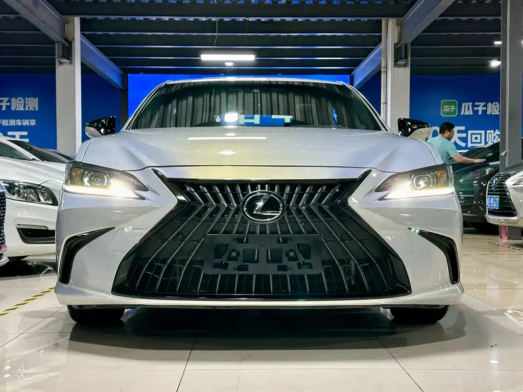LEXUS ES 2022
