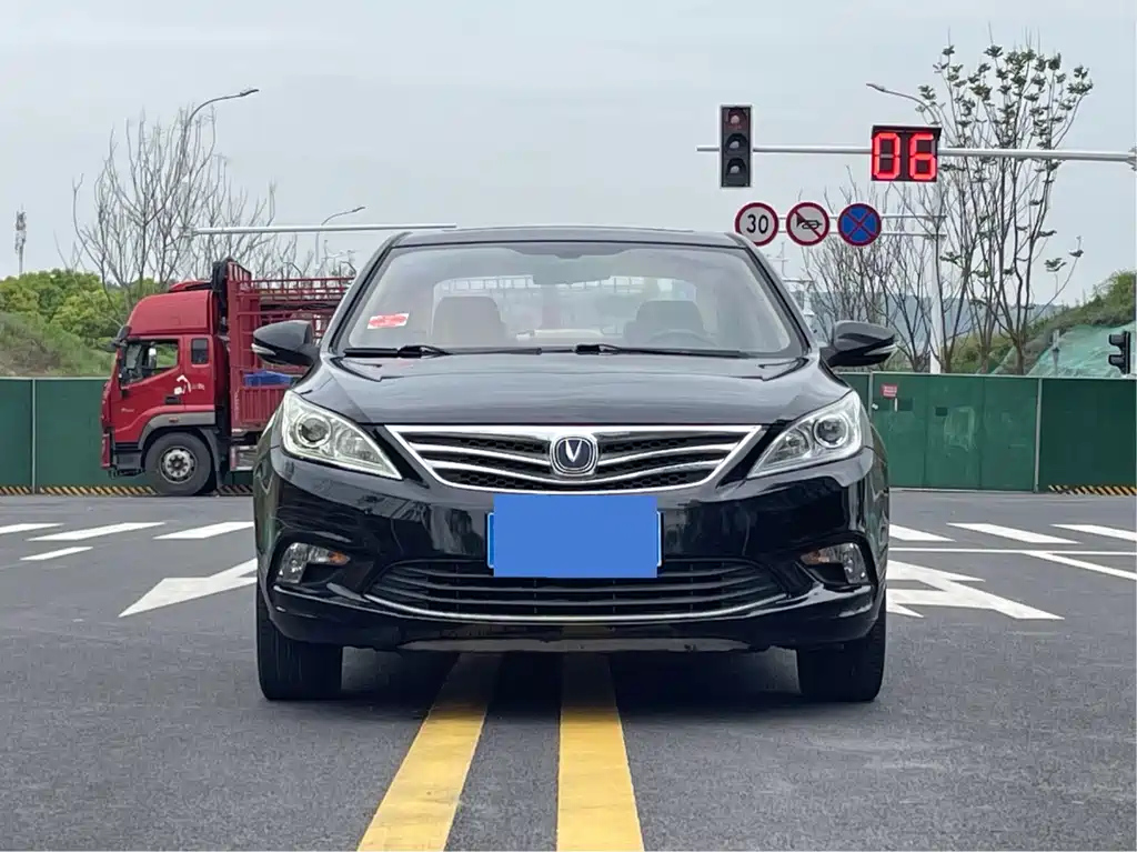 CHANGAN EADO 2015