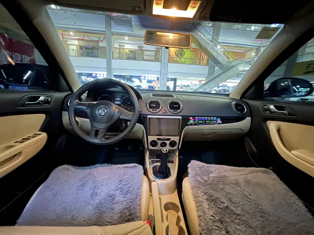VOLKSWAGEN LAVIDA 2011