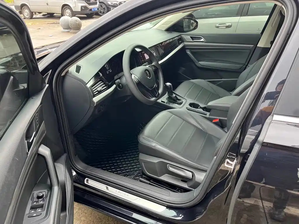 VOLKSWAGEN LAVIDA 2020
