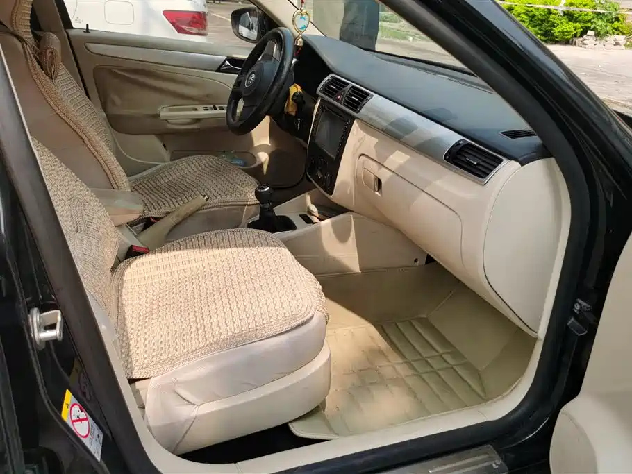 VOLKSWAGEN BORA 2012