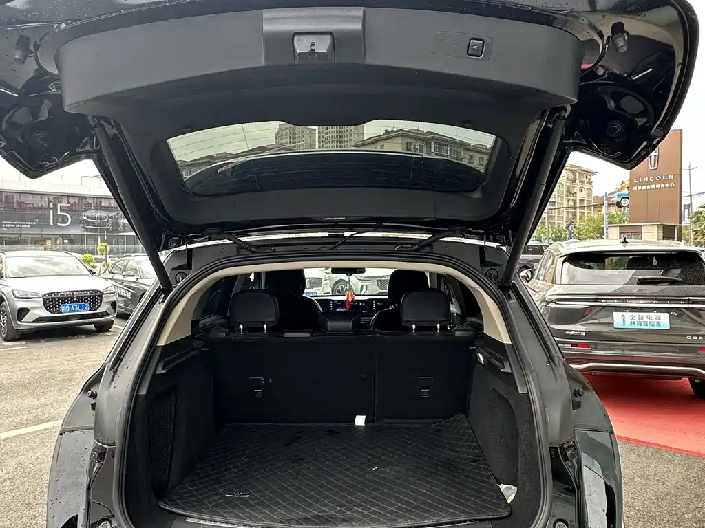 LINCOLN ADVENTURER 2023