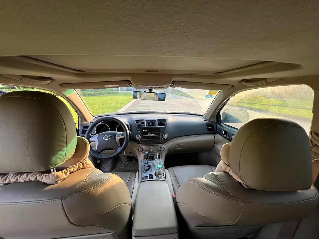 TOYOTA HIGHLANDER 2010