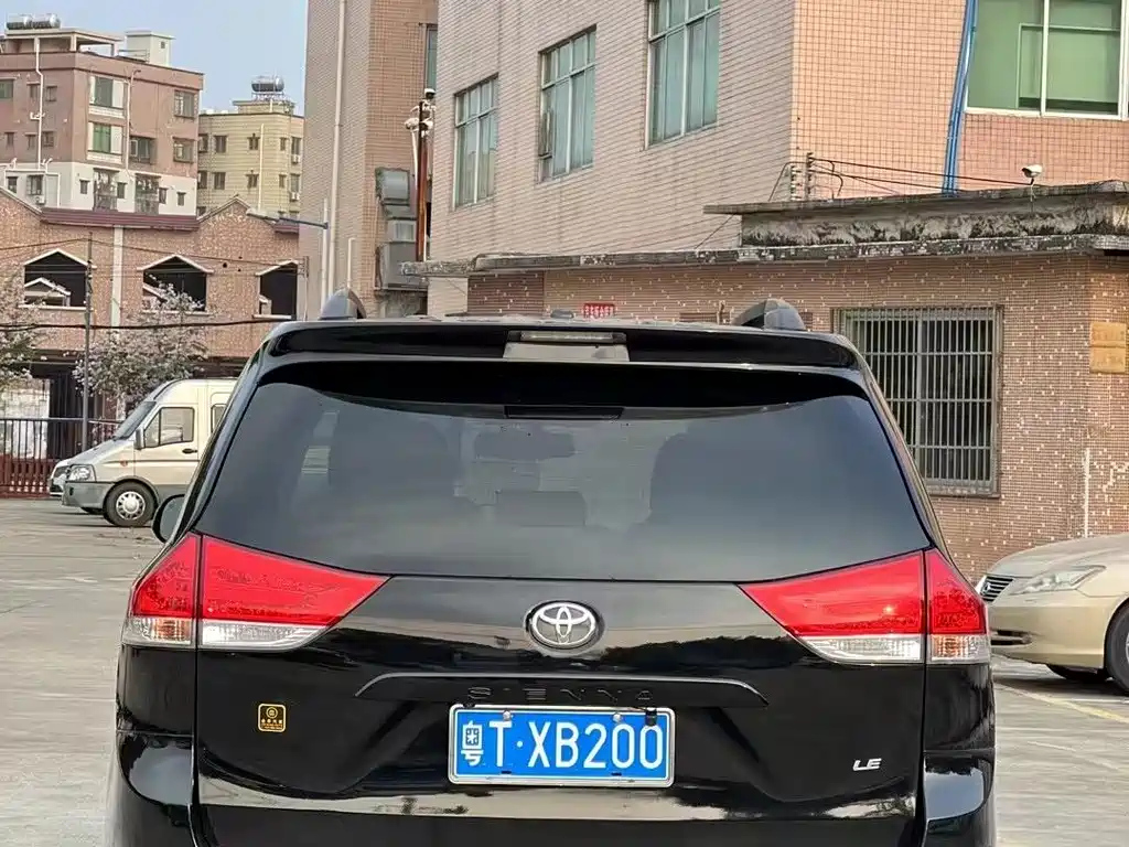TOYOTA SIENNA 2014