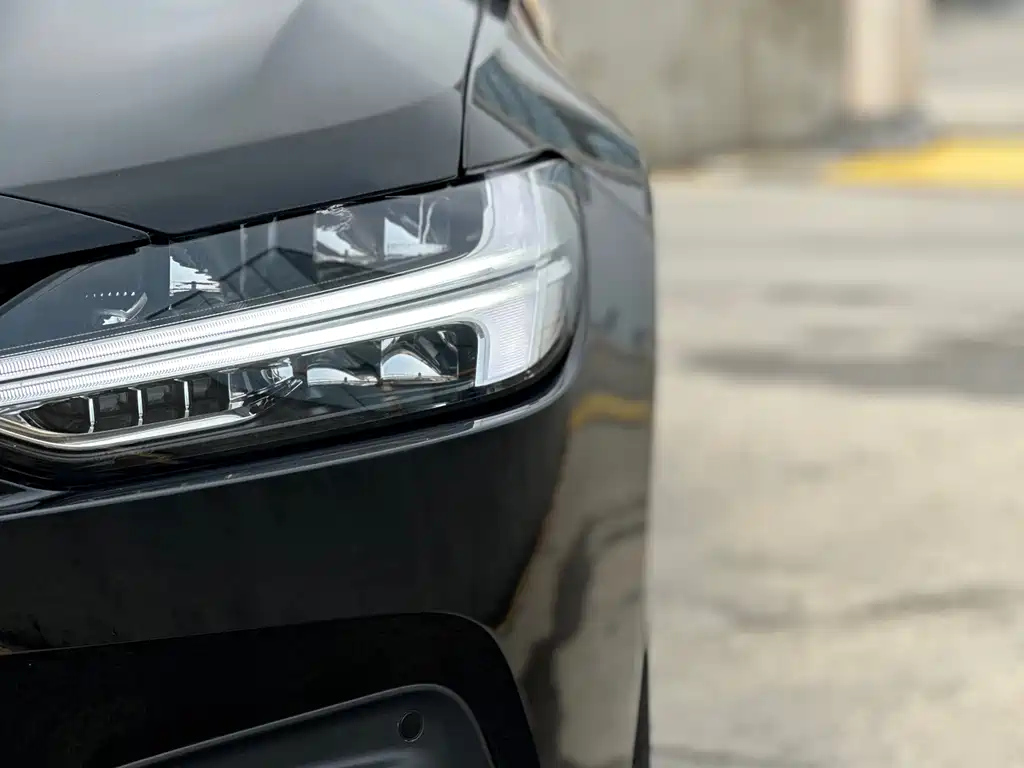 VOLVO S90 2021