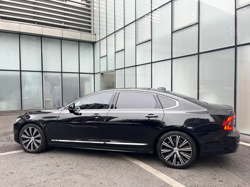 VOLVO S90 2022