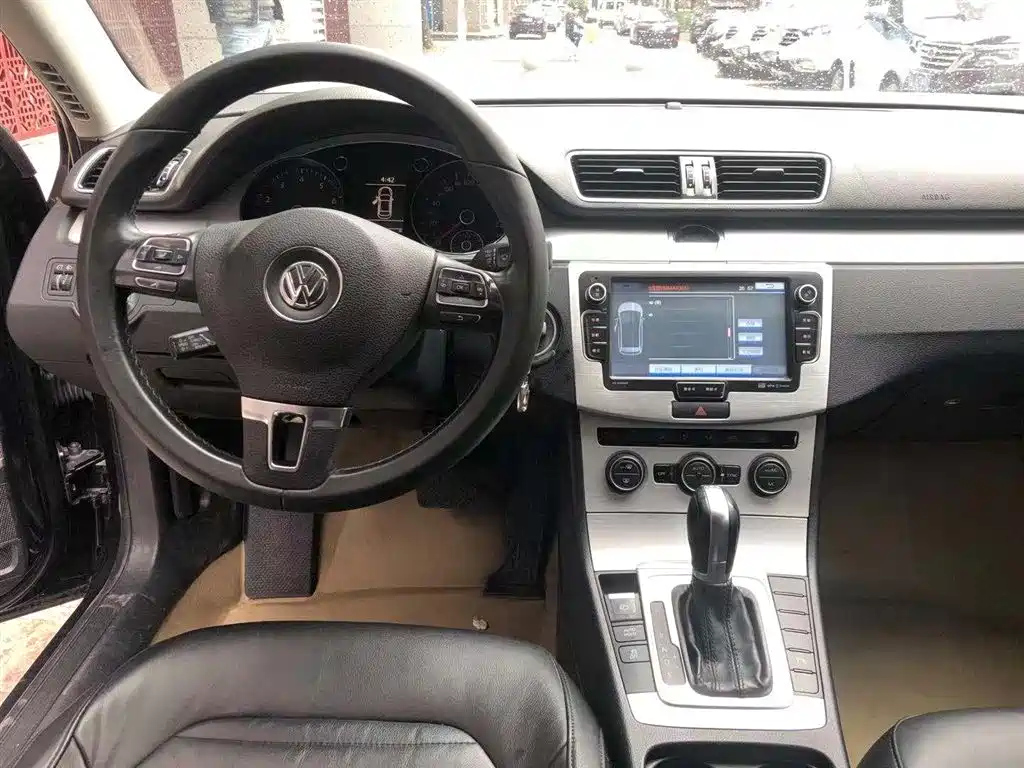 VOLKSWAGEN MAGOTAN 2014
