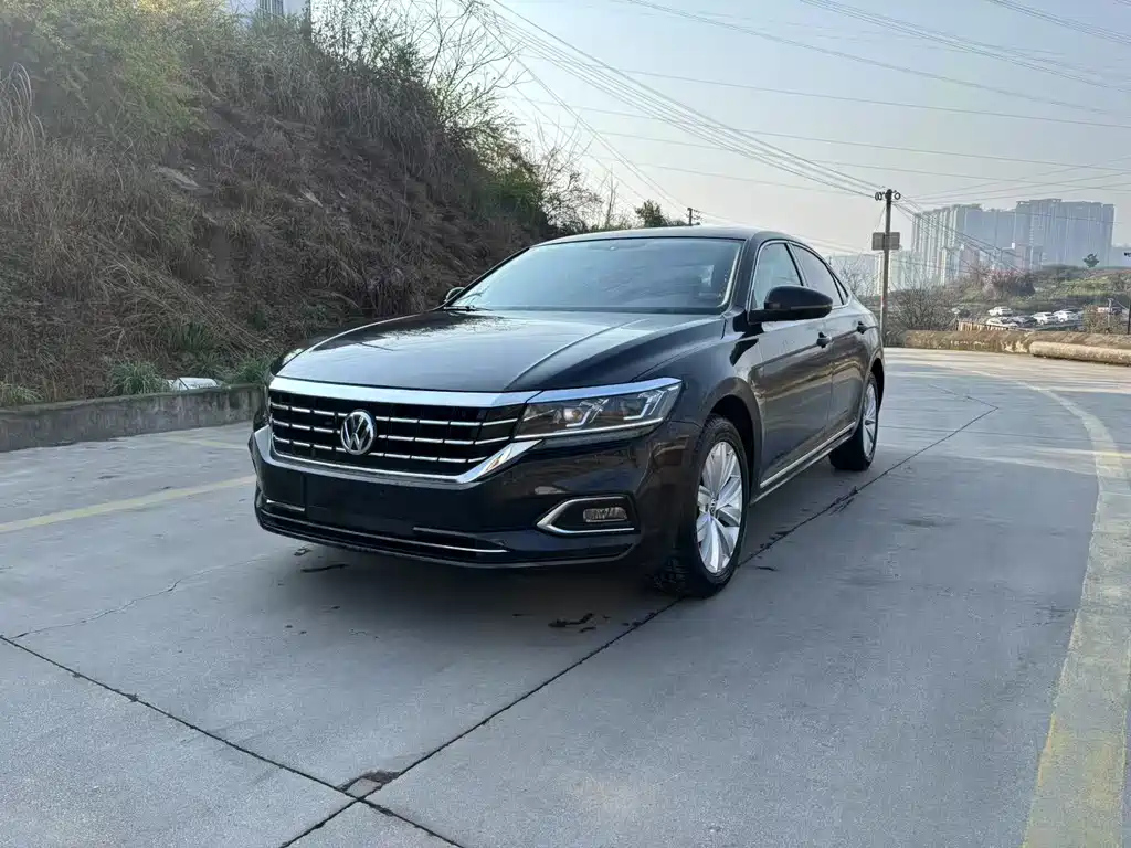 VOLKSWAGEN PASSAT 2019