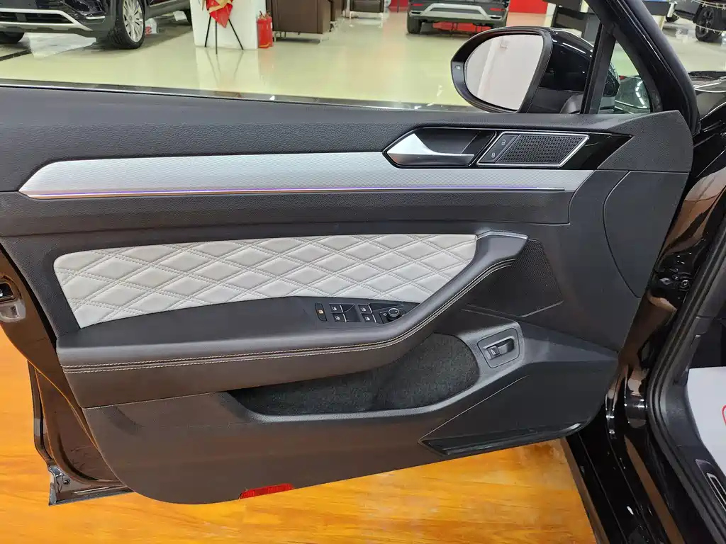 VOLKSWAGEN MAGOTAN 2023