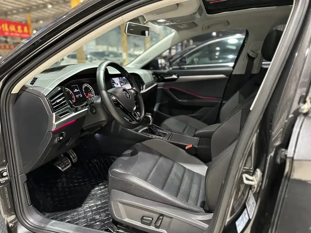 VOLKSWAGEN SAGITAR 2020