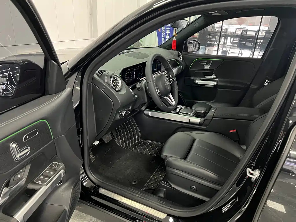 MERCEDES BENZ GLB 2023