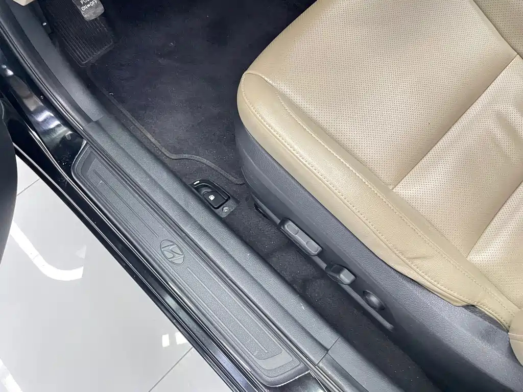 HYUNDAI MISTRA 2014