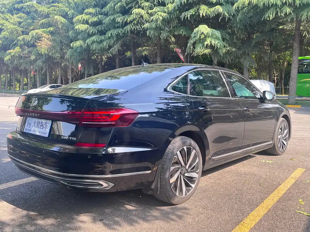VOLKSWAGEN PASSAT 2023