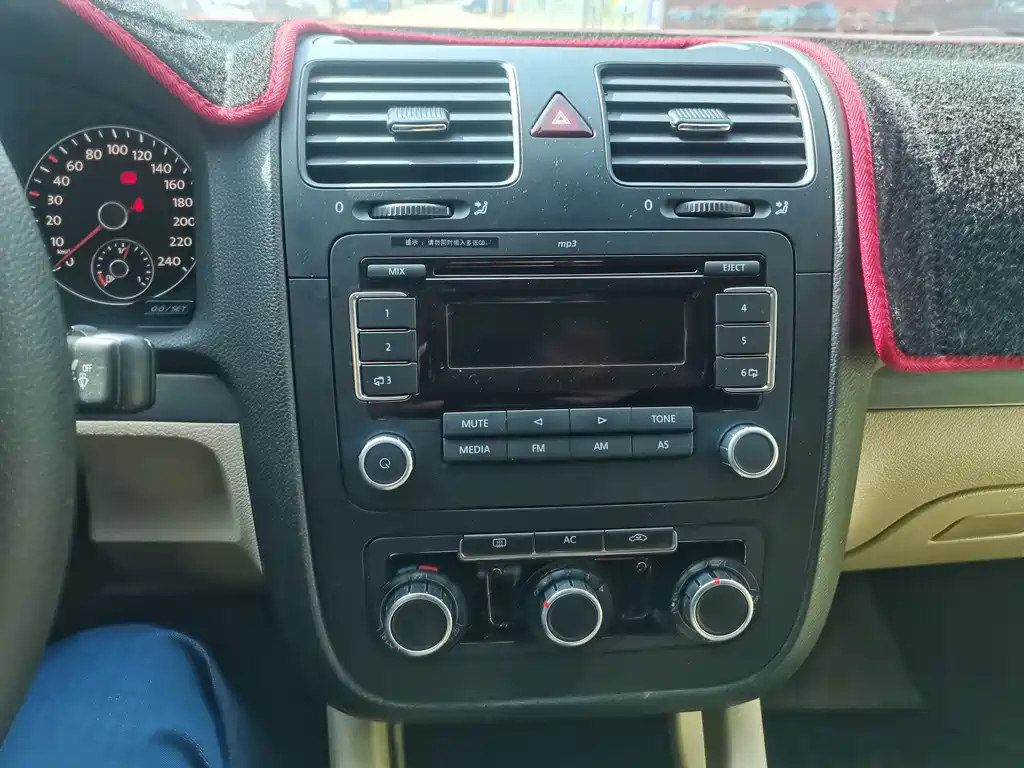 VOLKSWAGEN SAGITAR 2010