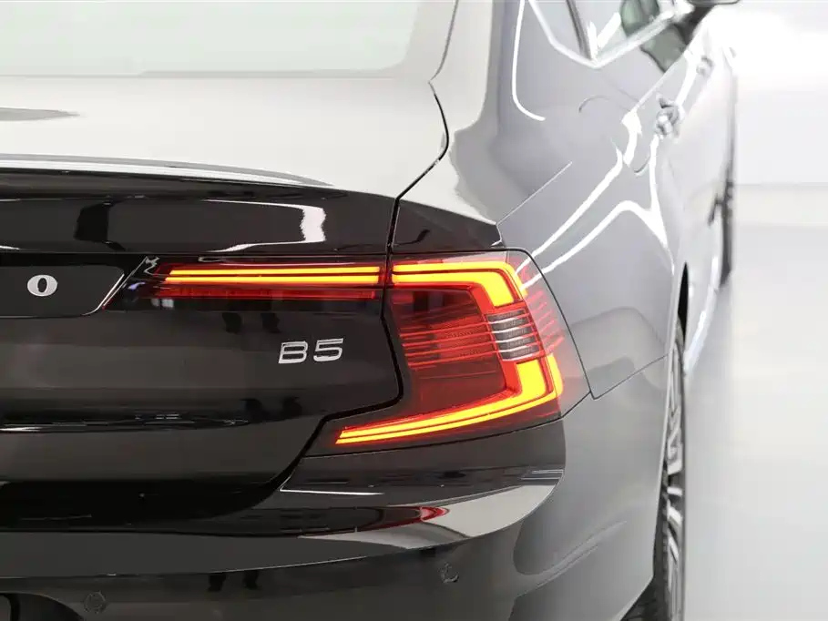 VOLVO S90 2024