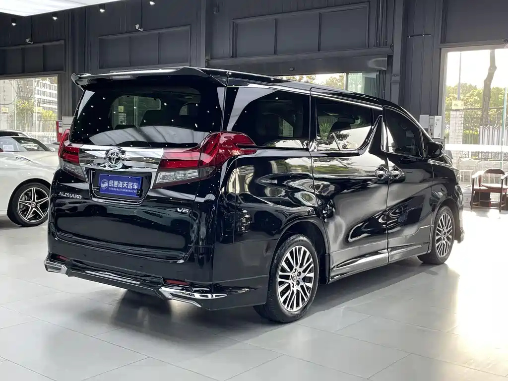 TOYOTA ALPHARD 2016
