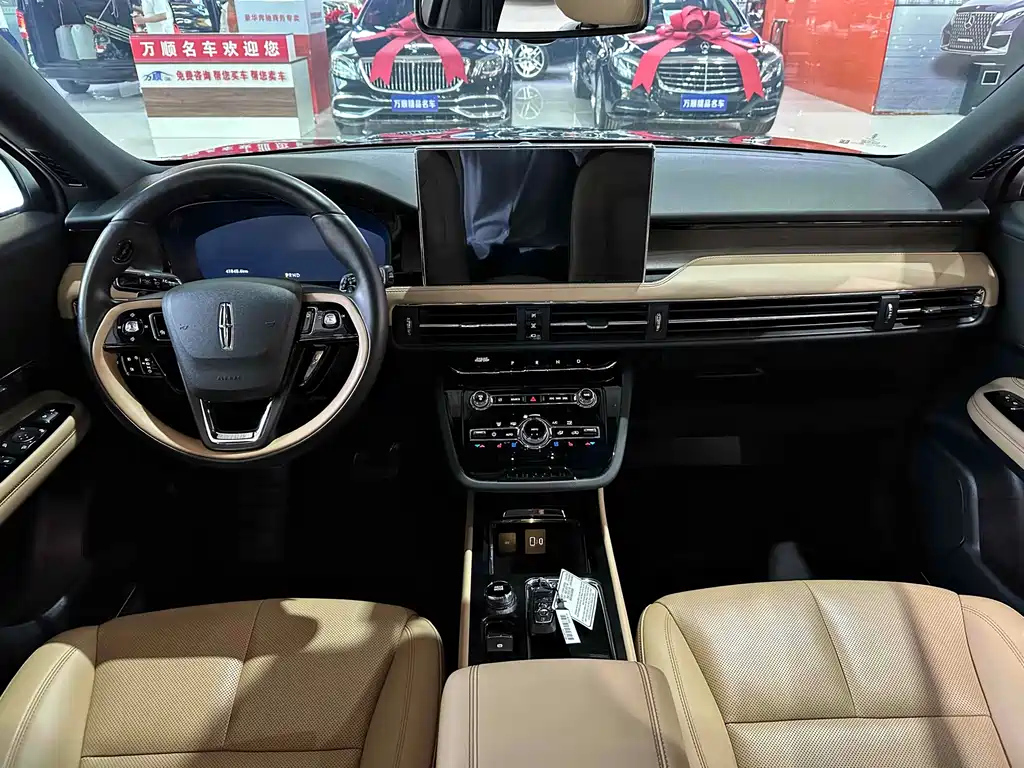 LINCOLN ADVENTURER 2021