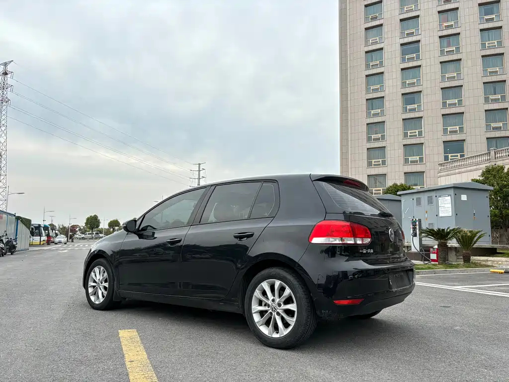 VOLKSWAGEN GOLF 2012
