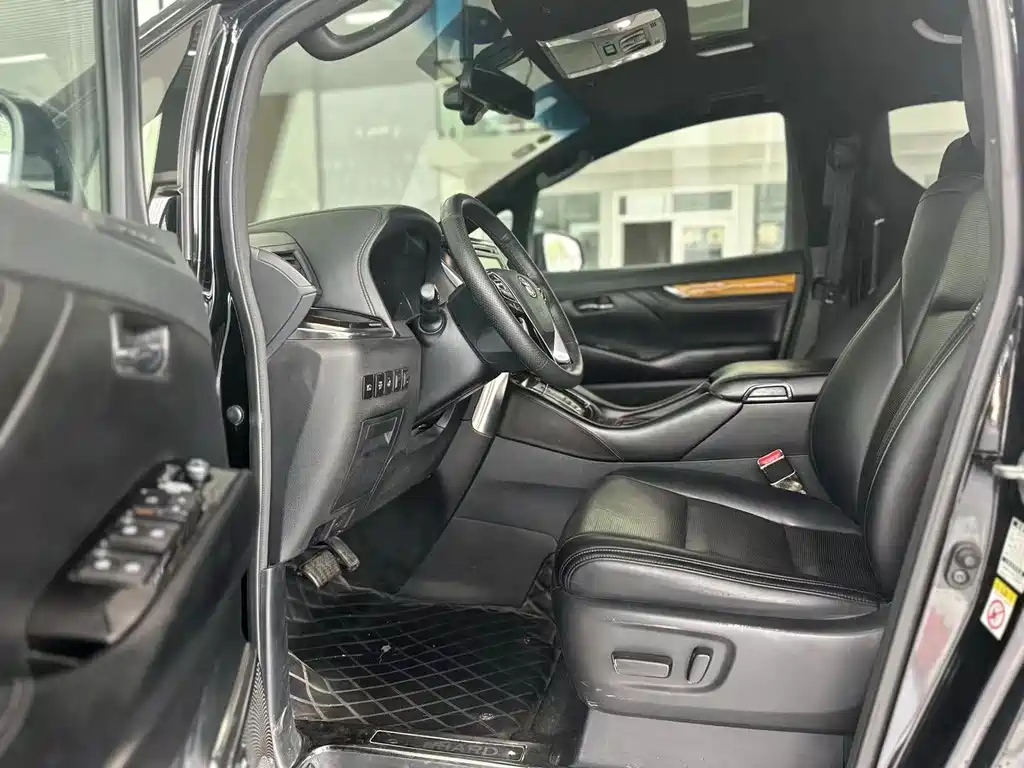 TOYOTA ALPHARD 2017