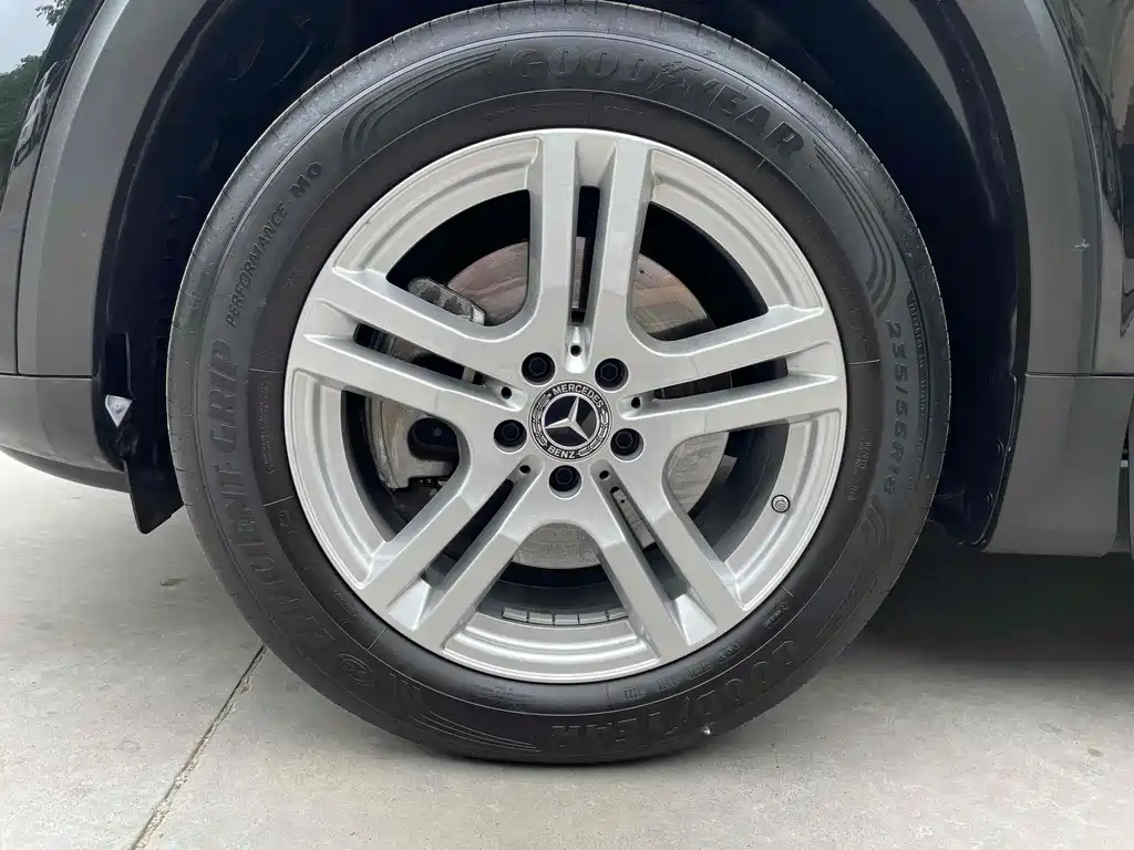 MERCEDES BENZ GLB 2023