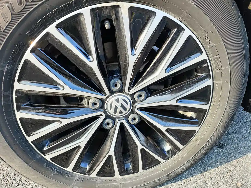 VOLKSWAGEN SAGITAR 2020