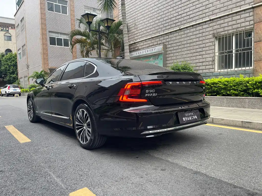 VOLVO S90 2022