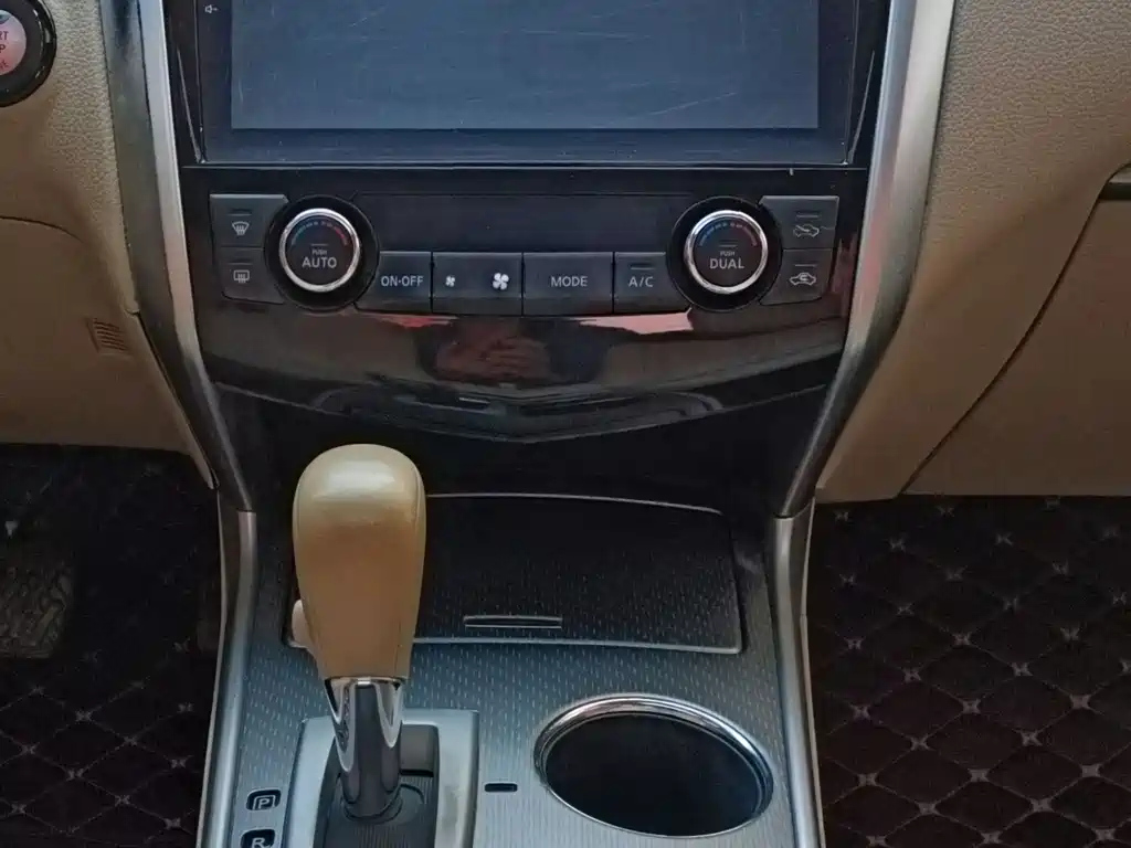 NISSAN TEANA 2018