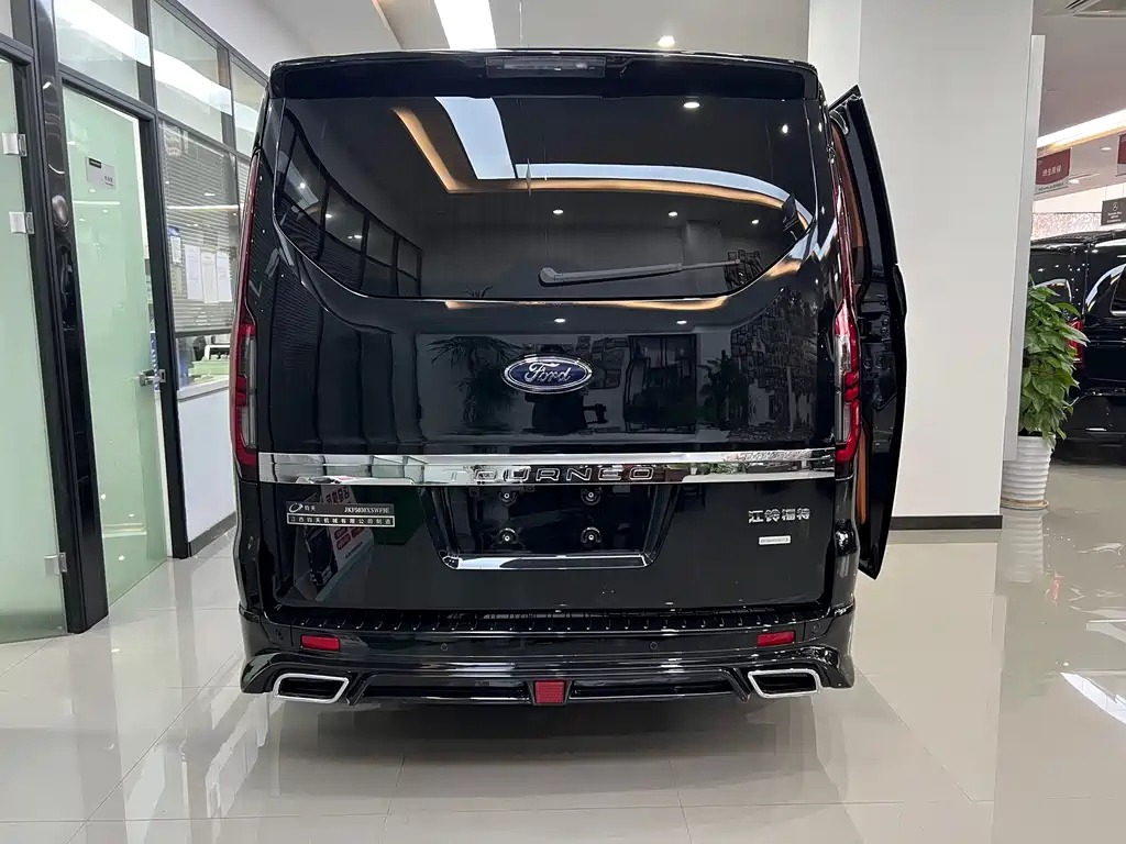 FORD TOUREO 2024