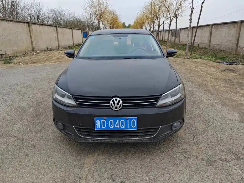 VOLKSWAGEN SAGITAR 2013