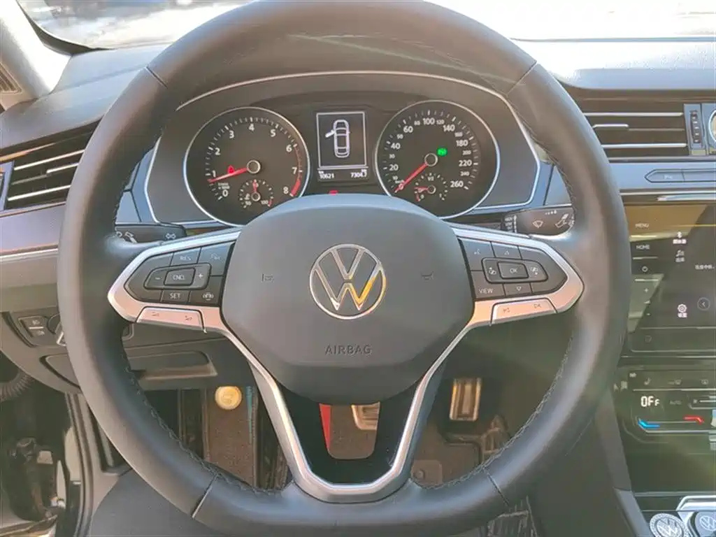 VOLKSWAGEN MAGOTAN 2023
