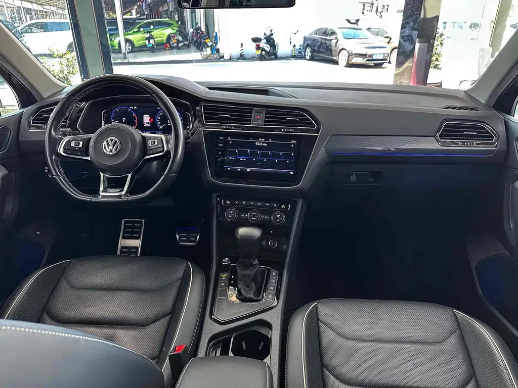 VOLKSWAGEN TIGUAN L 2020