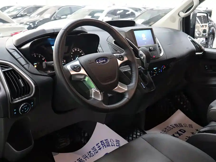 FORD TOUREO 2022
