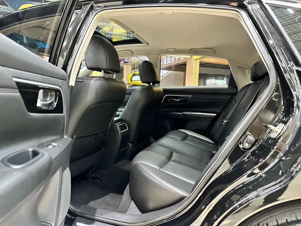 NISSAN TEANA 2018