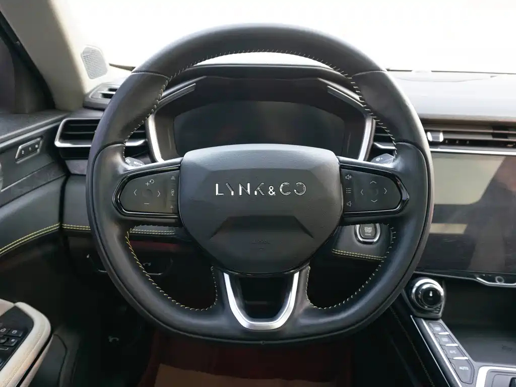 LYNK&CO 05 2020