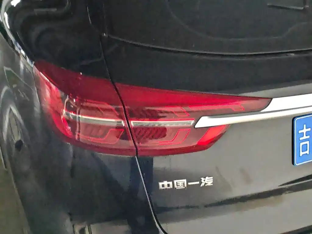HONGQI HS5 2023