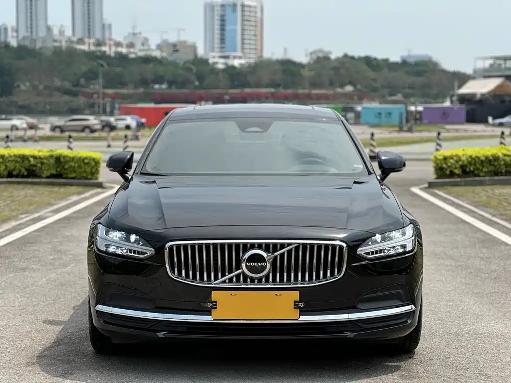 VOLVO S90 2023