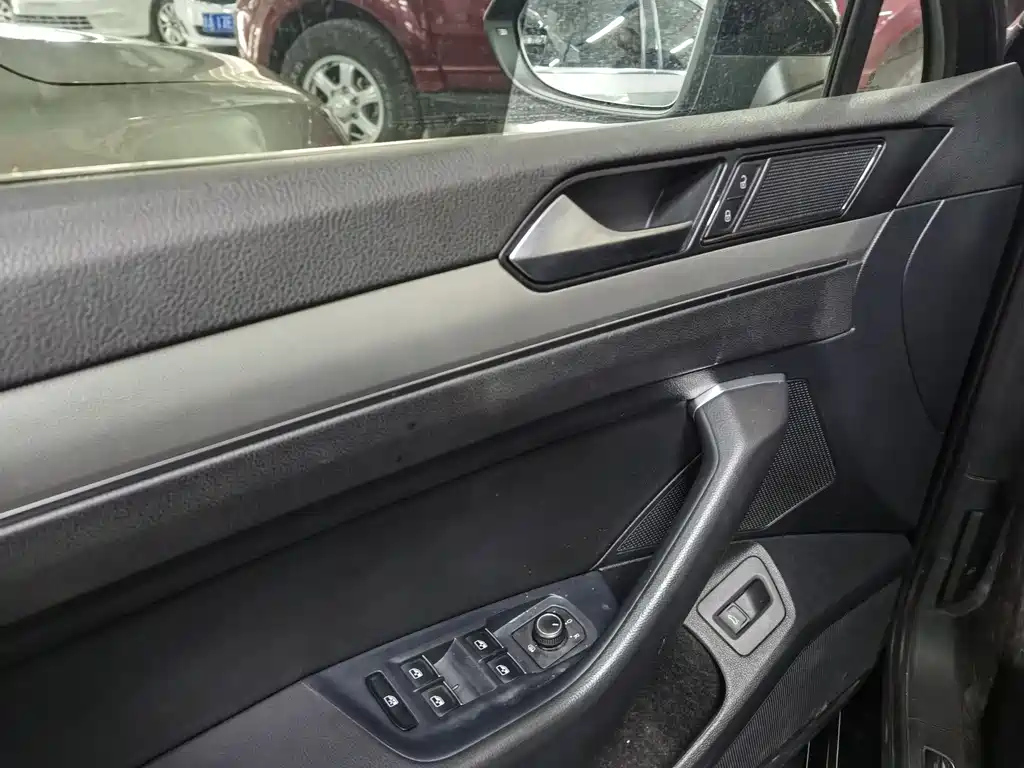 VOLKSWAGEN MAGOTAN 2021