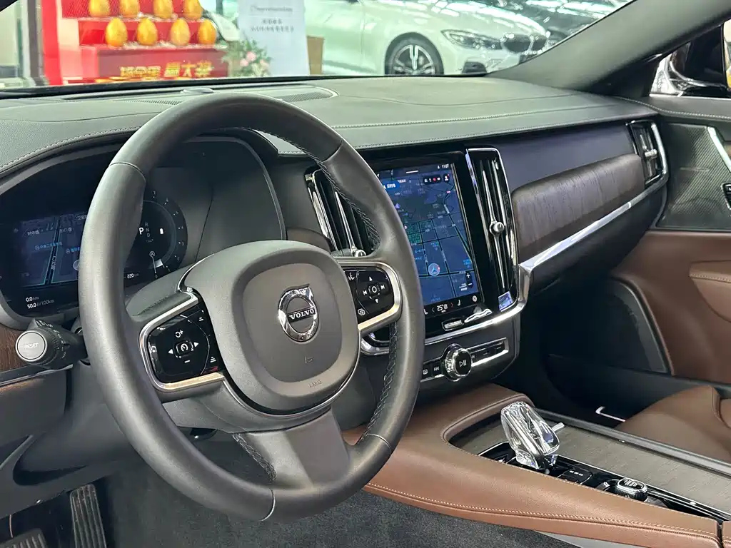 VOLVO S90 2023