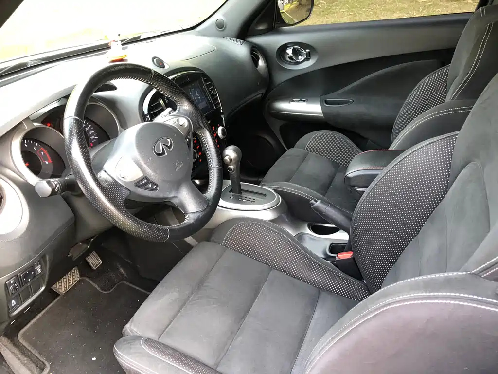 INFINITI ESQ 2014