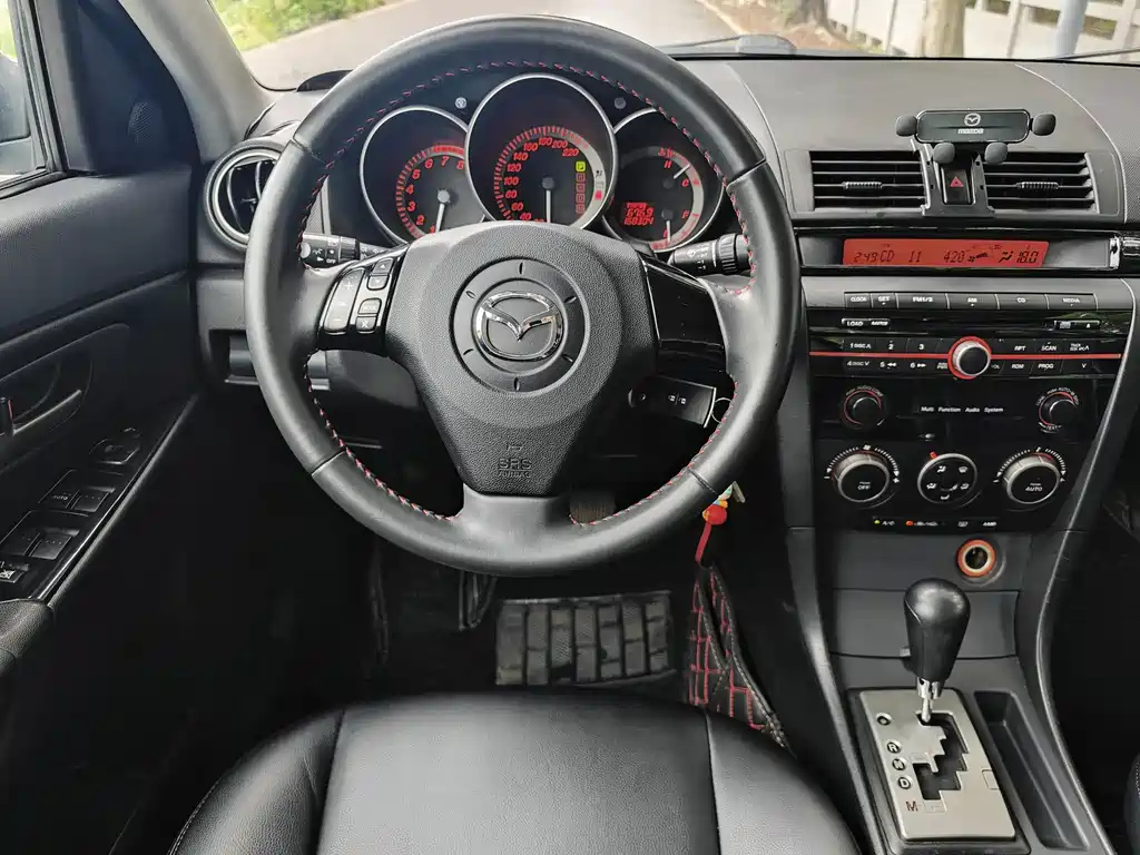 MAZDA 3 2010