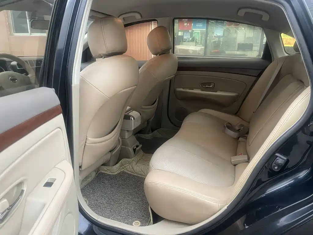 NISSAN SYLPHY 2012