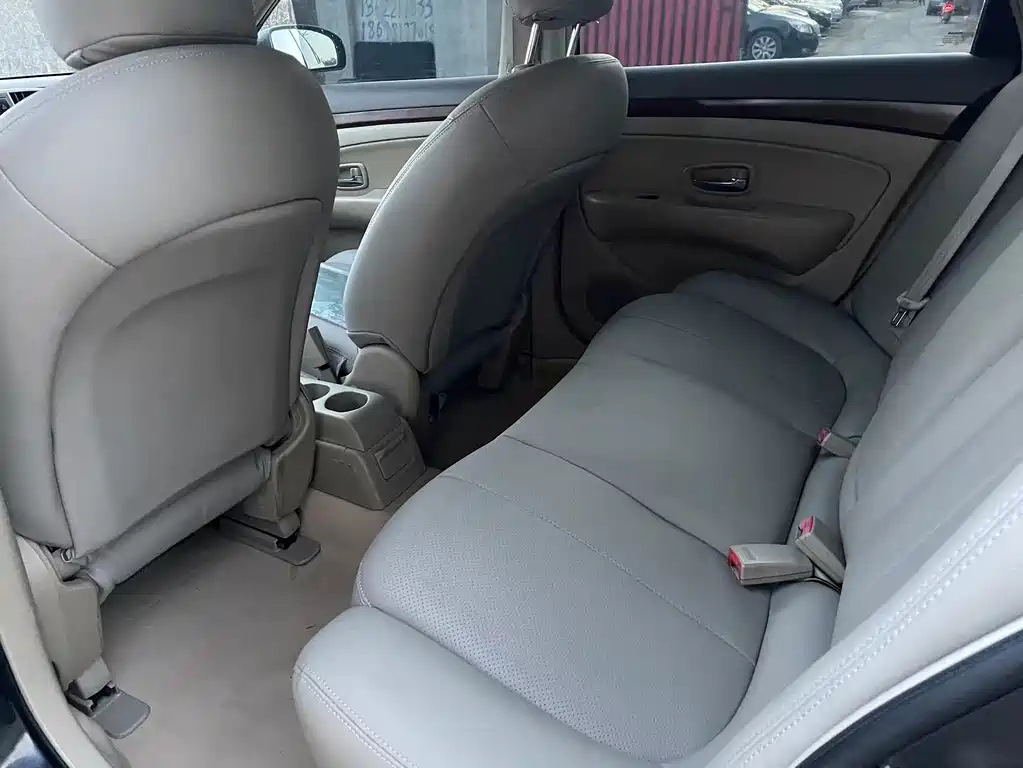 NISSAN SYLPHY 2010