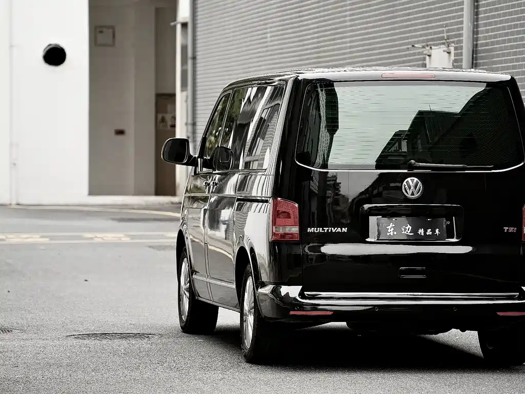 VOLKSWAGEN MULTIVAN 2016