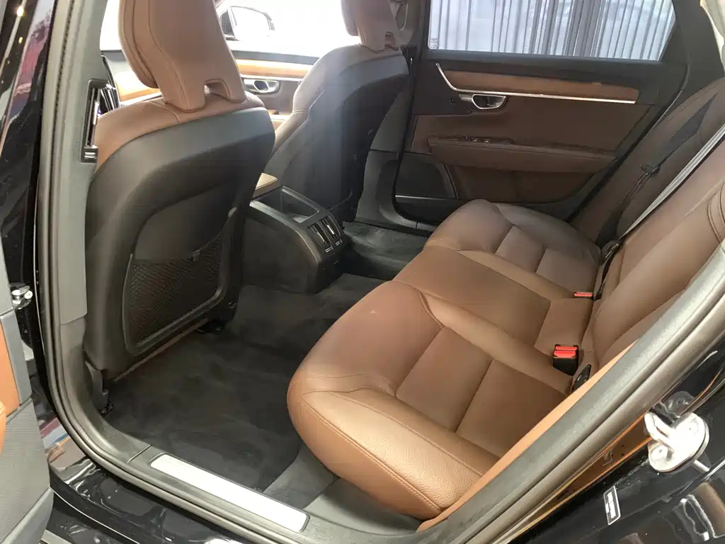 VOLVO S90 2023
