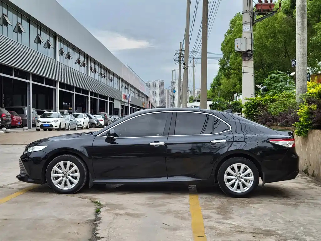 TOYOTA CAMRY 2019