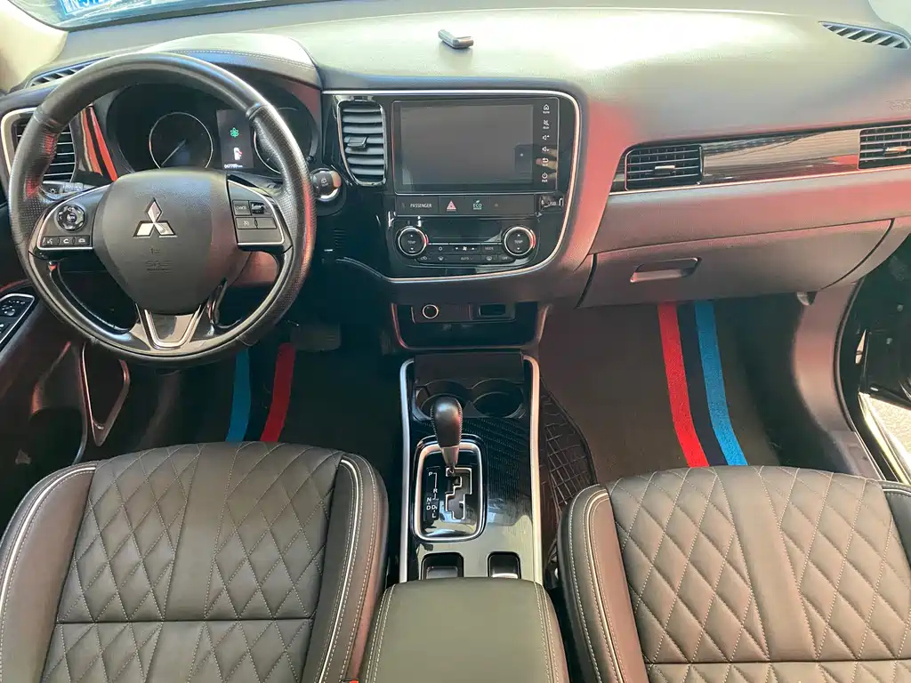 MITSUBISHI OUTLANDER 2022