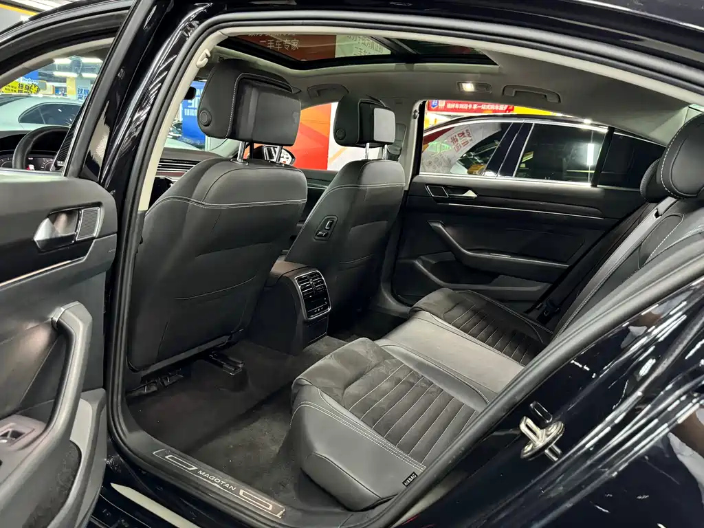 VOLKSWAGEN MAGOTAN 2022