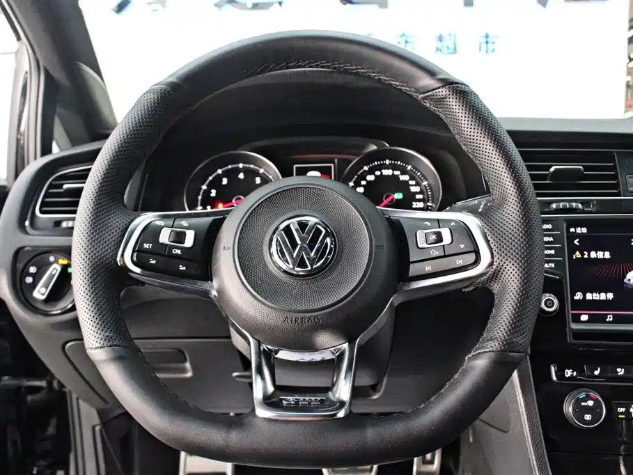 VOLKSWAGEN GOLF 2017