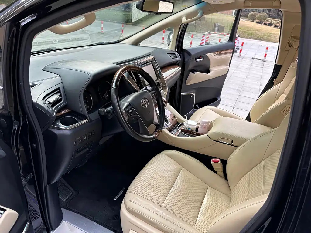 TOYOTA ALPHARD 2017