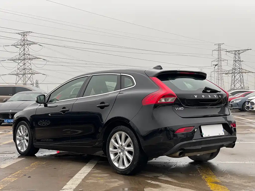 VOLVO V40 2013